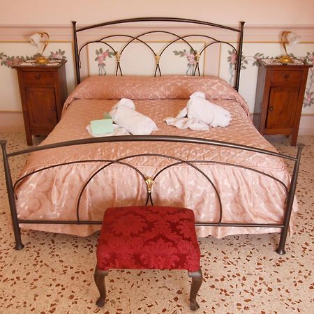 לינה וארוחת בוקר פרמו Bed&Breakfast 1912 חדר תמונה